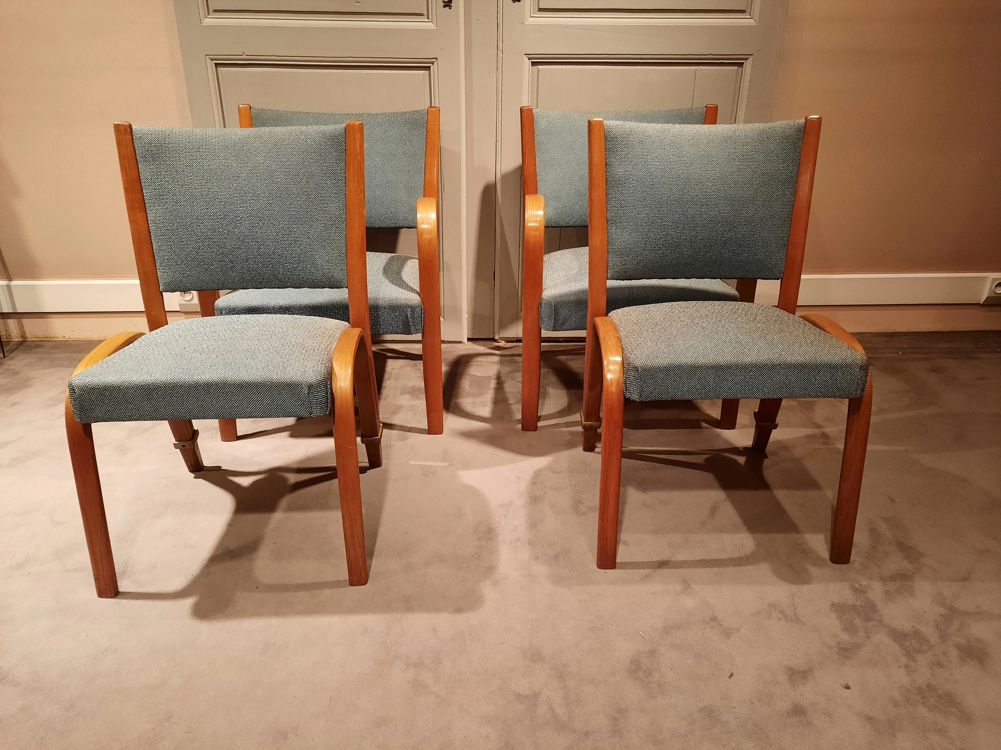 Fauteuils et chaises vintage Bow Wood en frêne, par Wilhem Von Bode Circa 1950.
