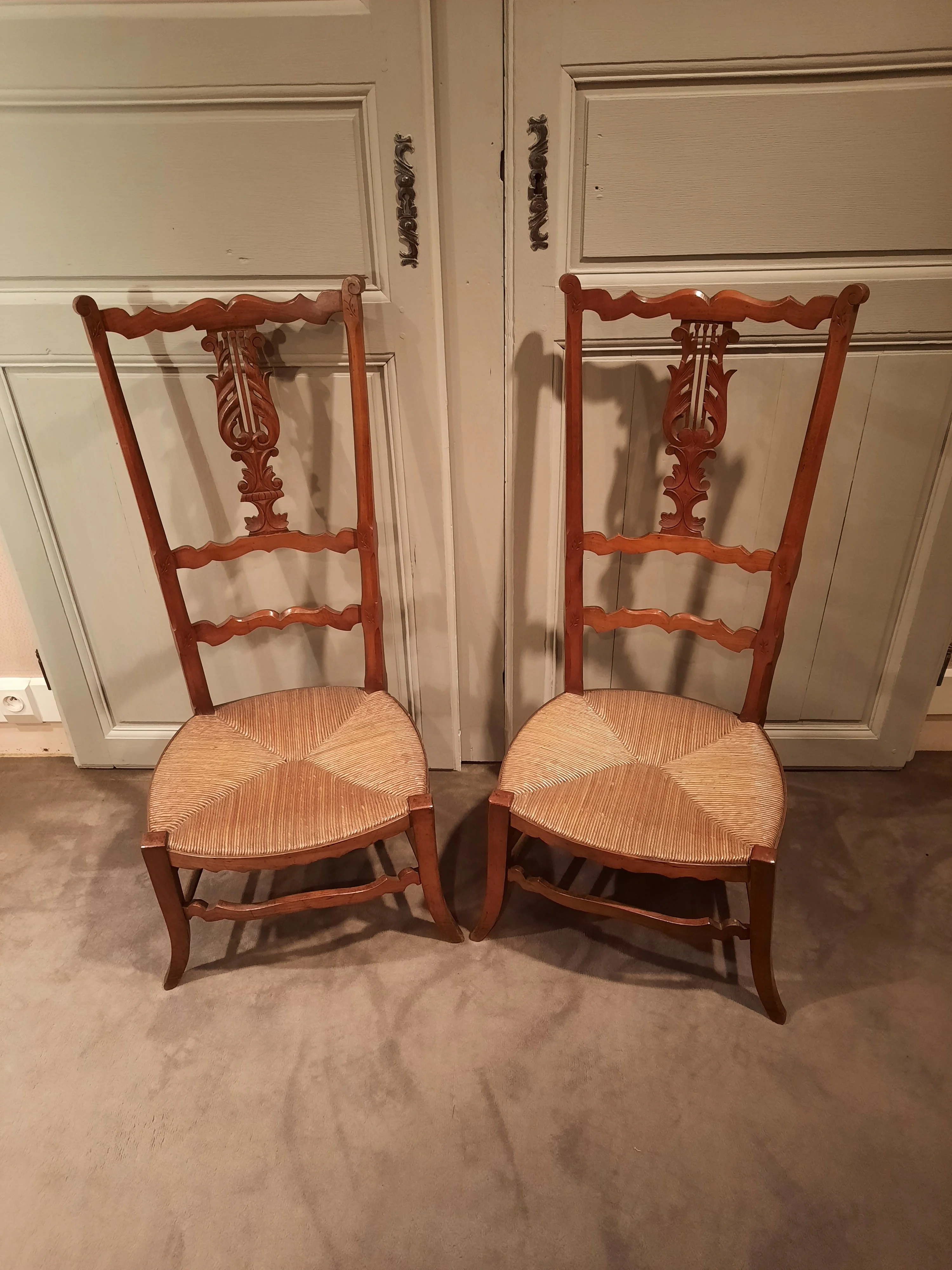 Paire de chaises basses à langer en merisier d’époque XIXème siècle.