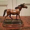 Sculpture en régule d’époque XIXème siècle représentant un cheval, signé J. Moigniez.