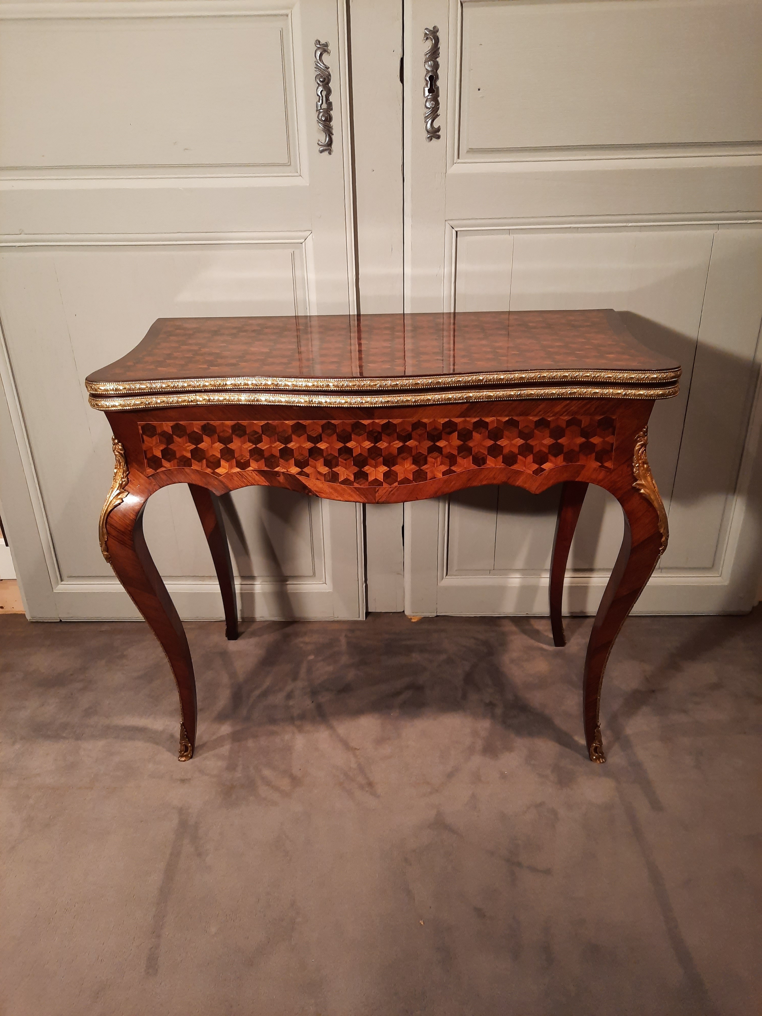 Table à jeu en marqueterie d’époque Napoléon III.