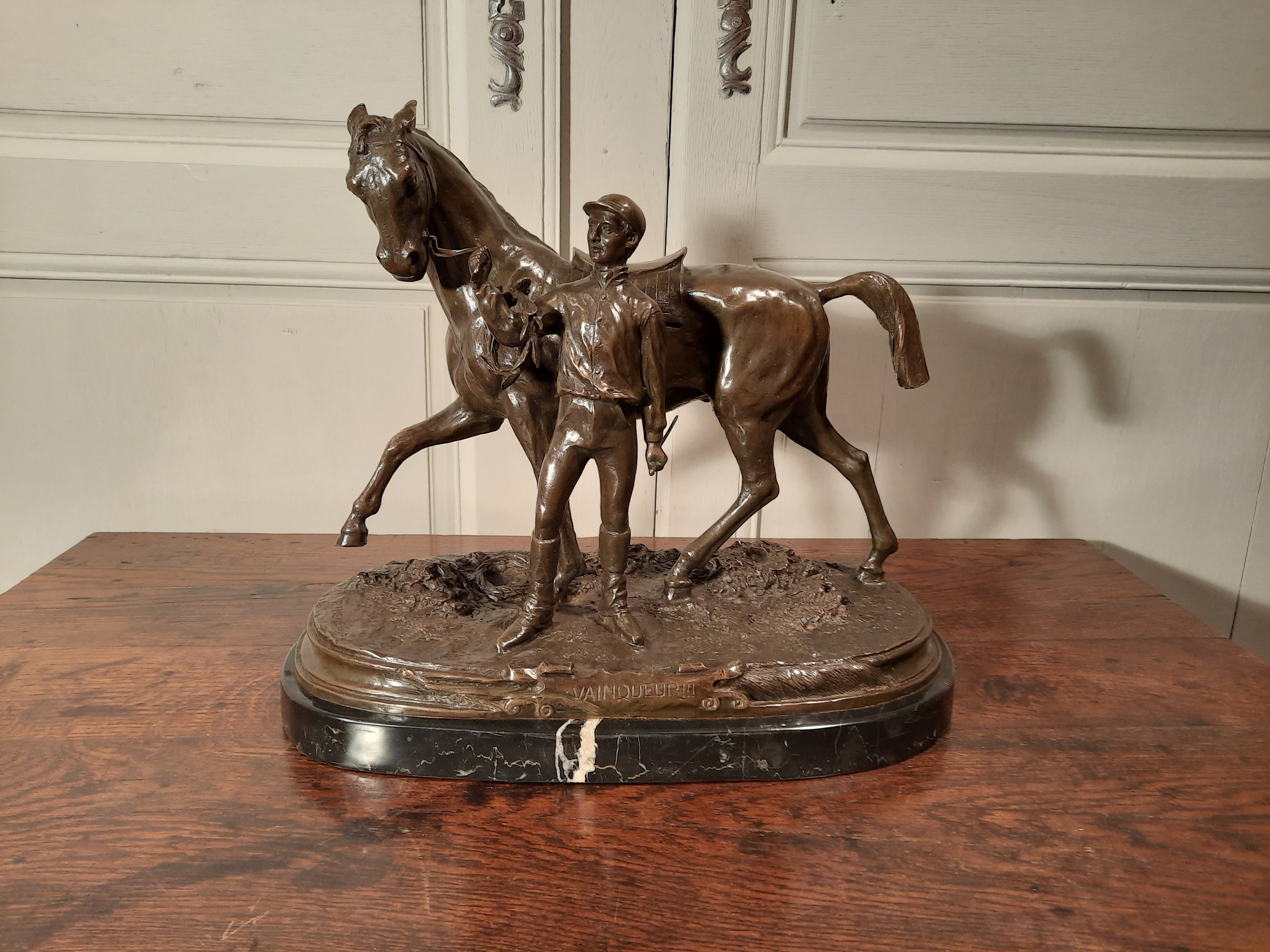 Bronze : jockey et cheval signé P.J. Mène 1866, d’époque XXème siècle.