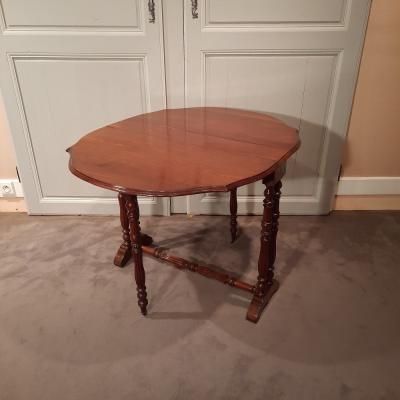 Table d’appoint en acajou à deux volets rabattables d’époque Louis-Philippe.