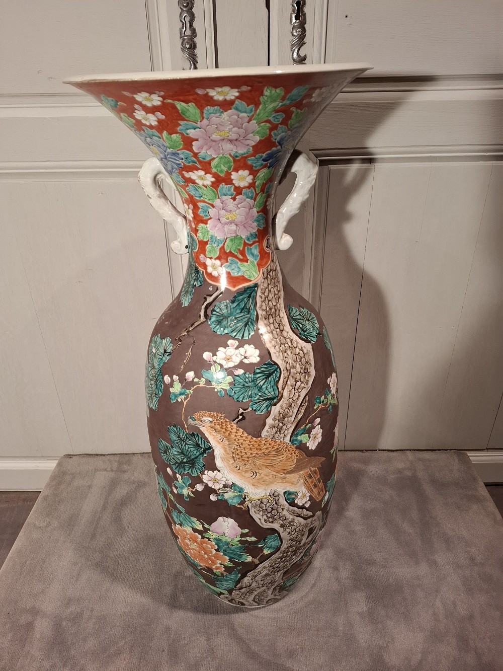 Vase Japonais en porcelaine de grandes dimensions d’époque fin du XIXème siècle.