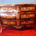 Commode tombeau en marqueterie XVIIIème siècle.
