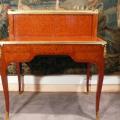 Bureau à système en marqueterie.